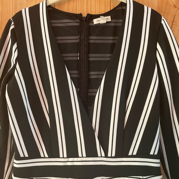 Striped romper - Picture 2 of 10